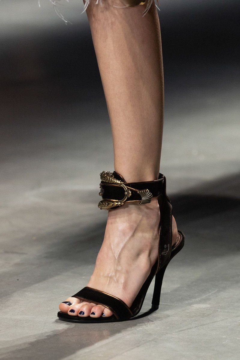 Shoe 13