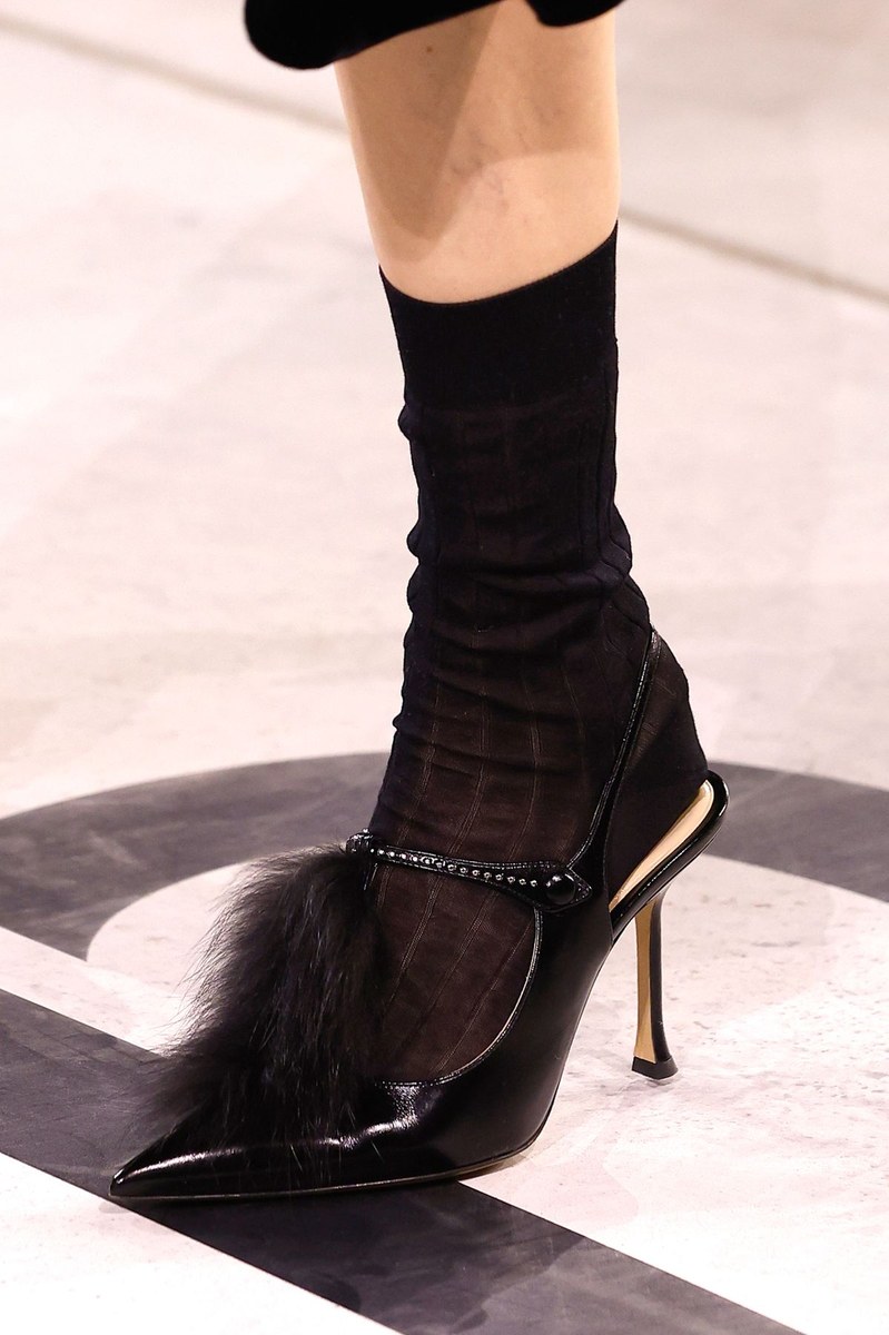 Shoe 16