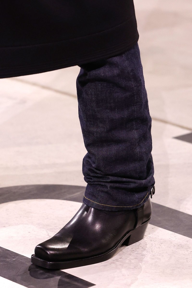 Shoe 21
