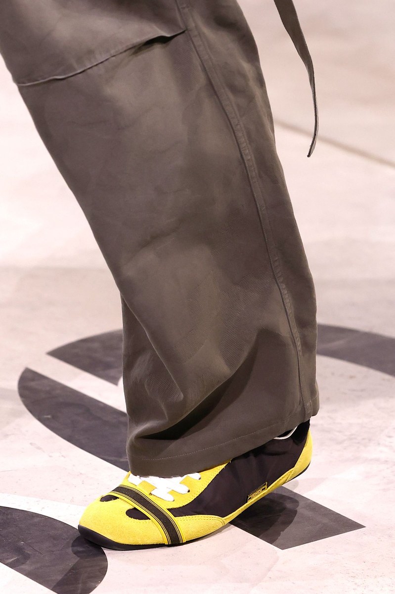 Shoe 22