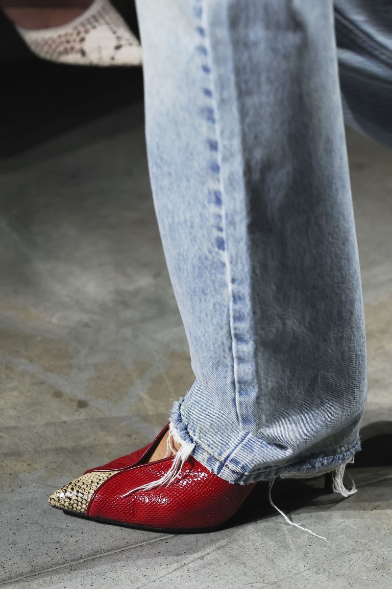 Shoe 12