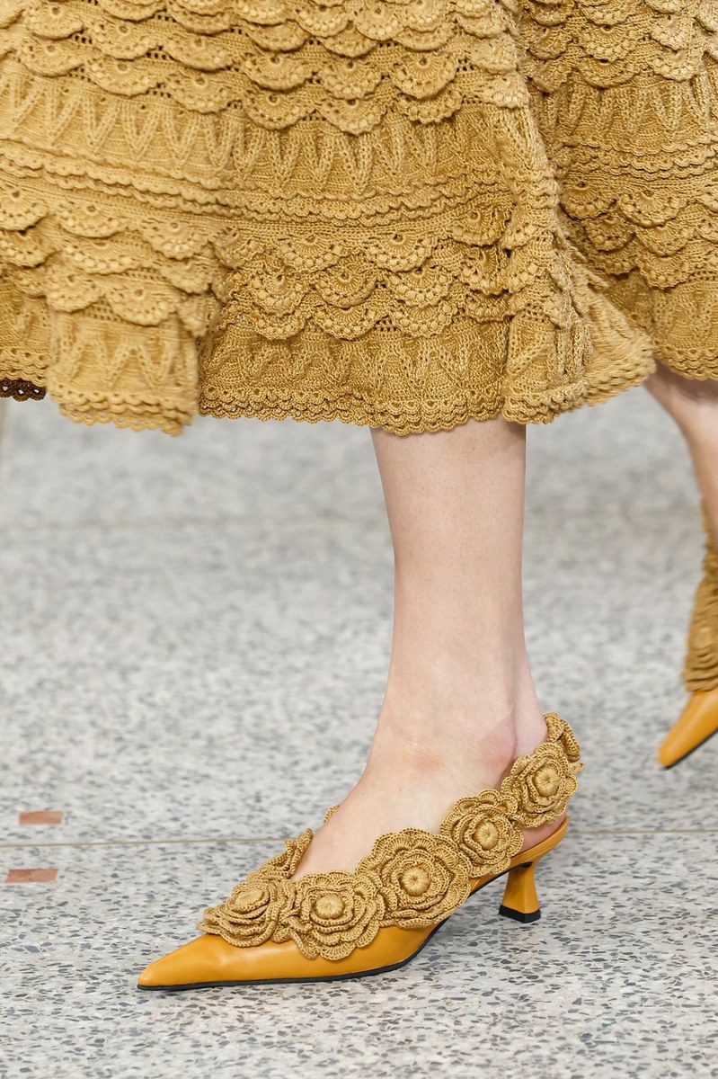 Shoe 24