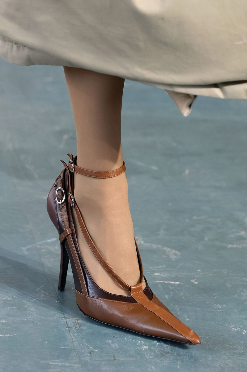Shoe 12