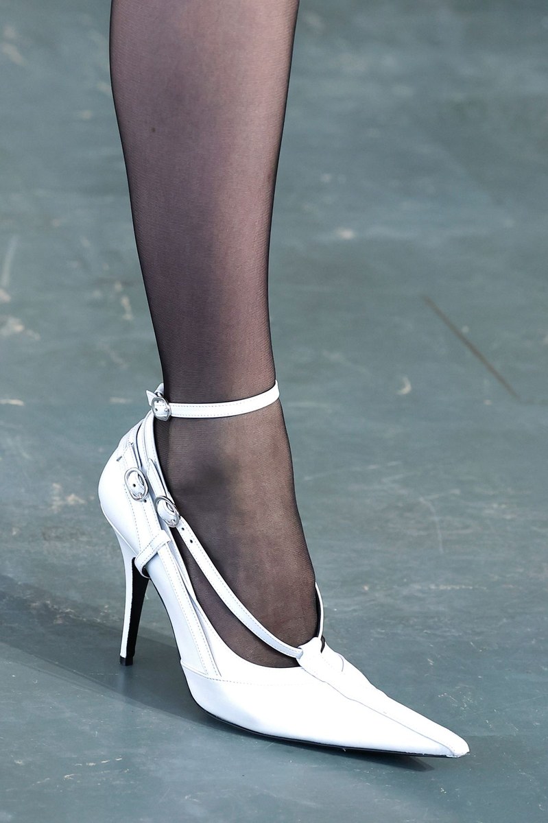 Shoe 16