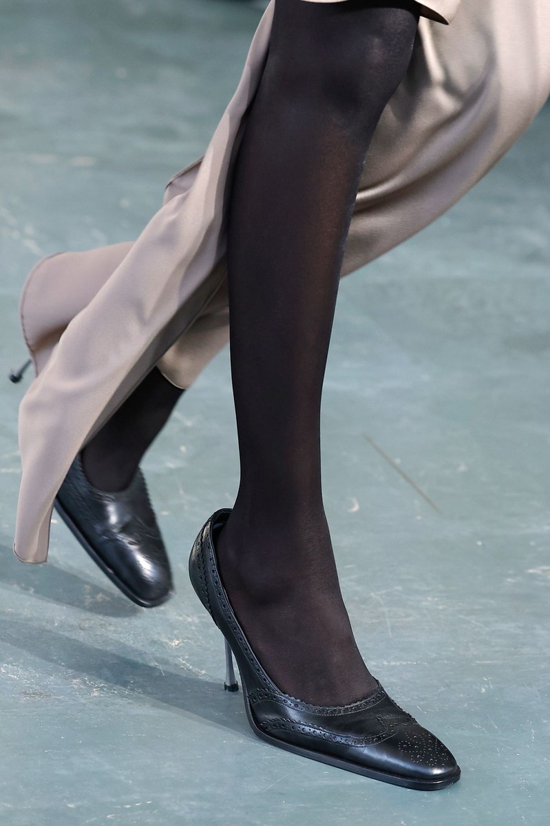 Shoe 19