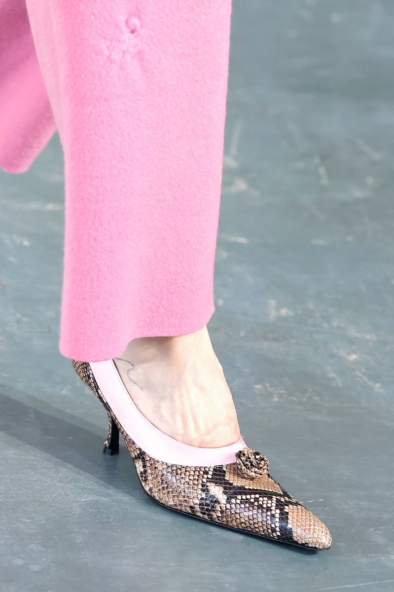 Shoe 20