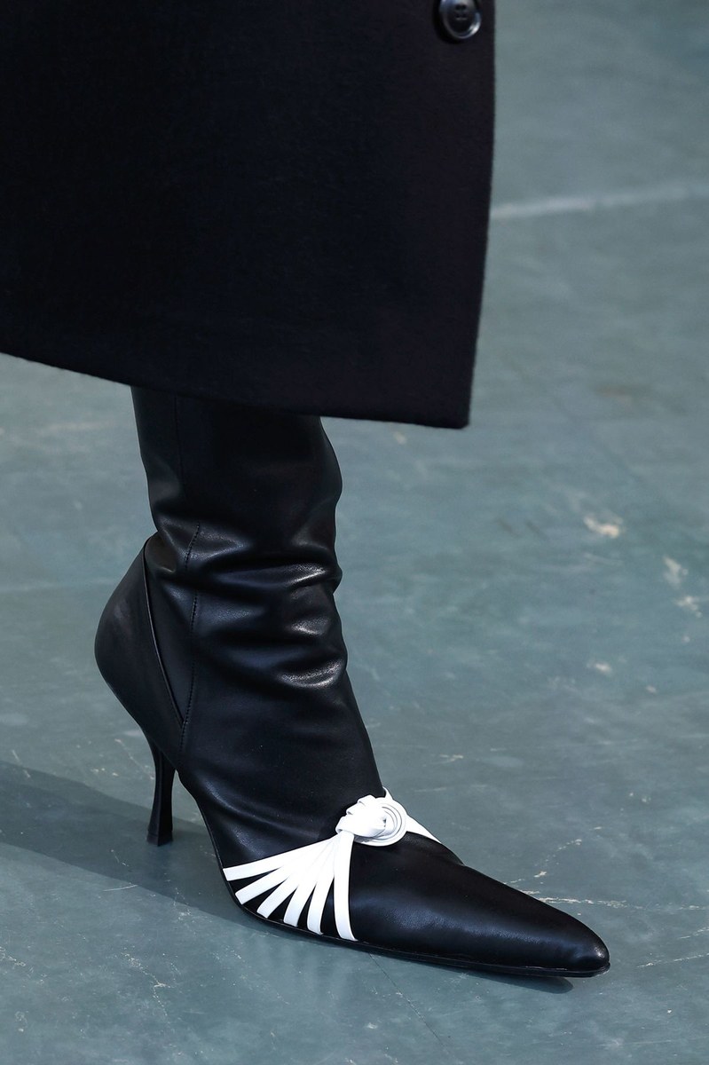 Shoe 22