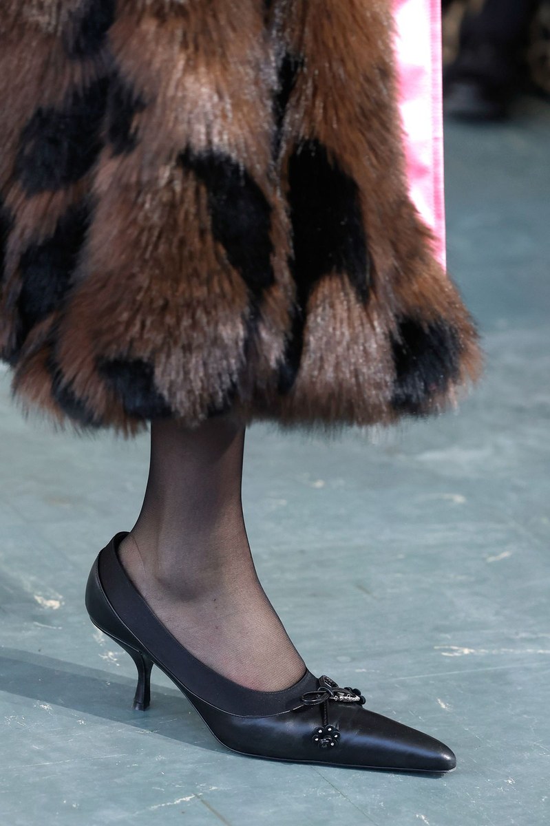 Shoe 25