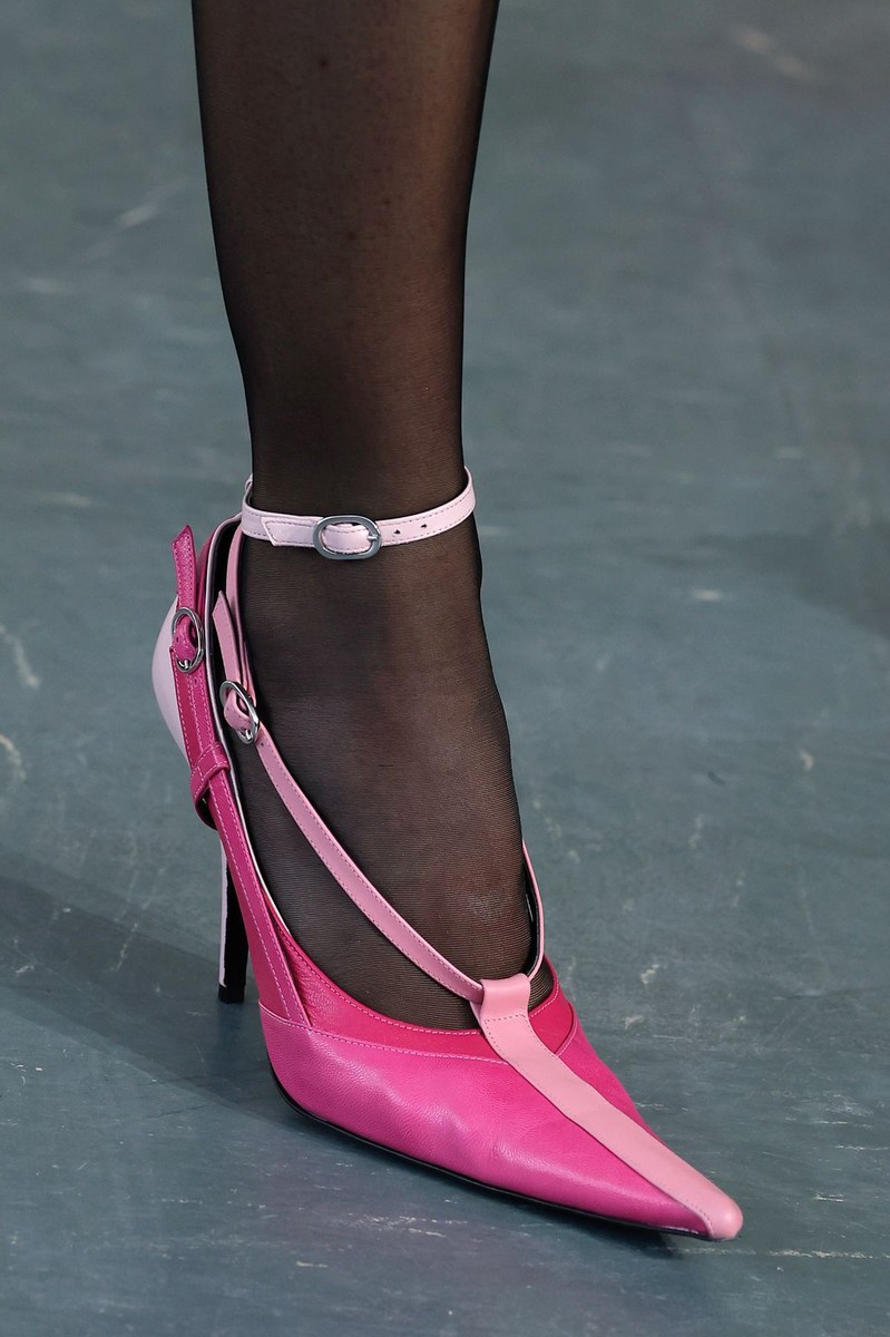Shoe 26