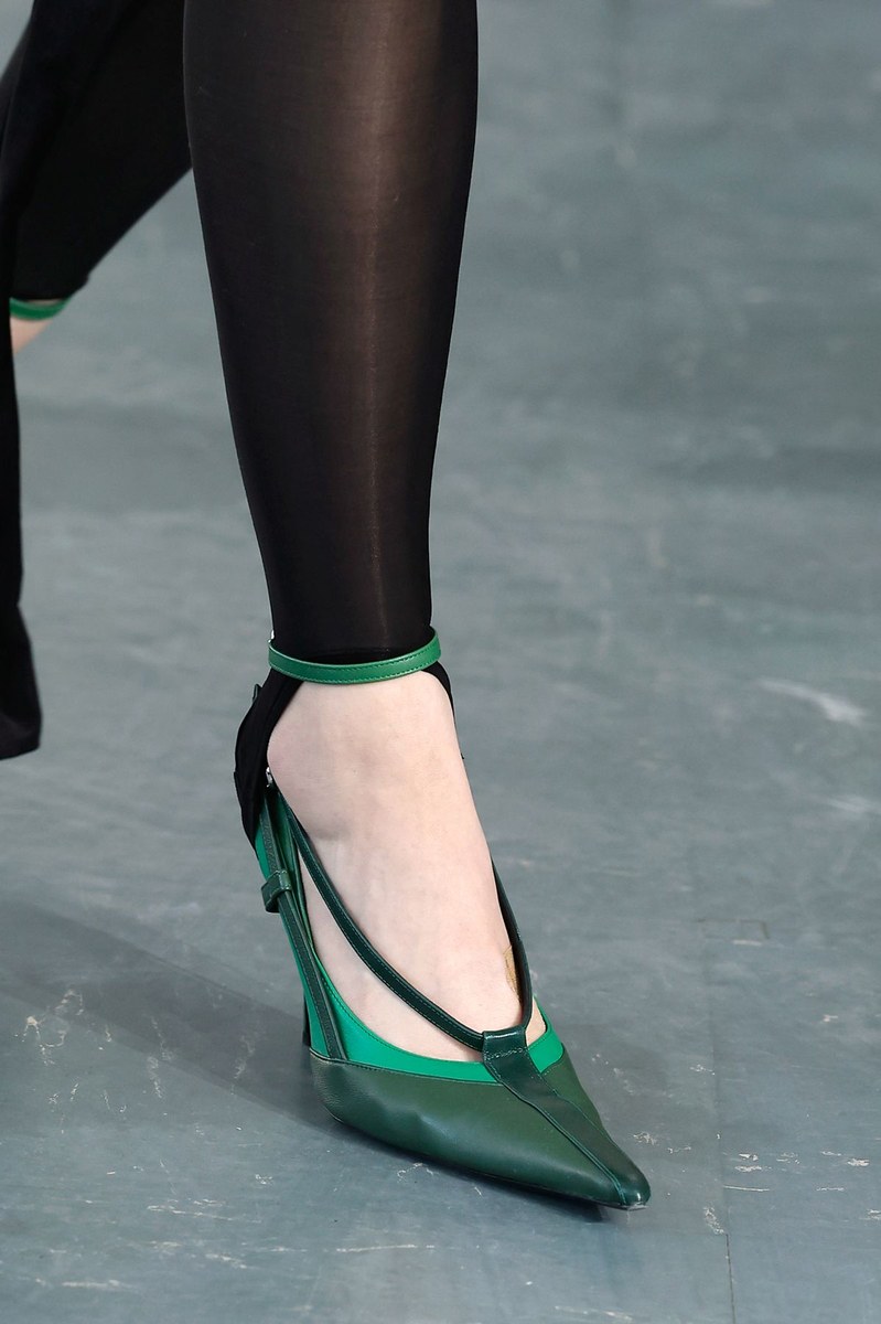 Shoe 27