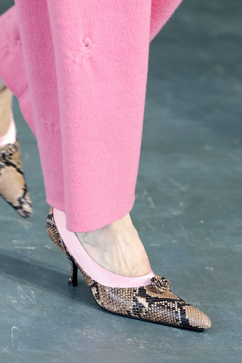 Shoe 31