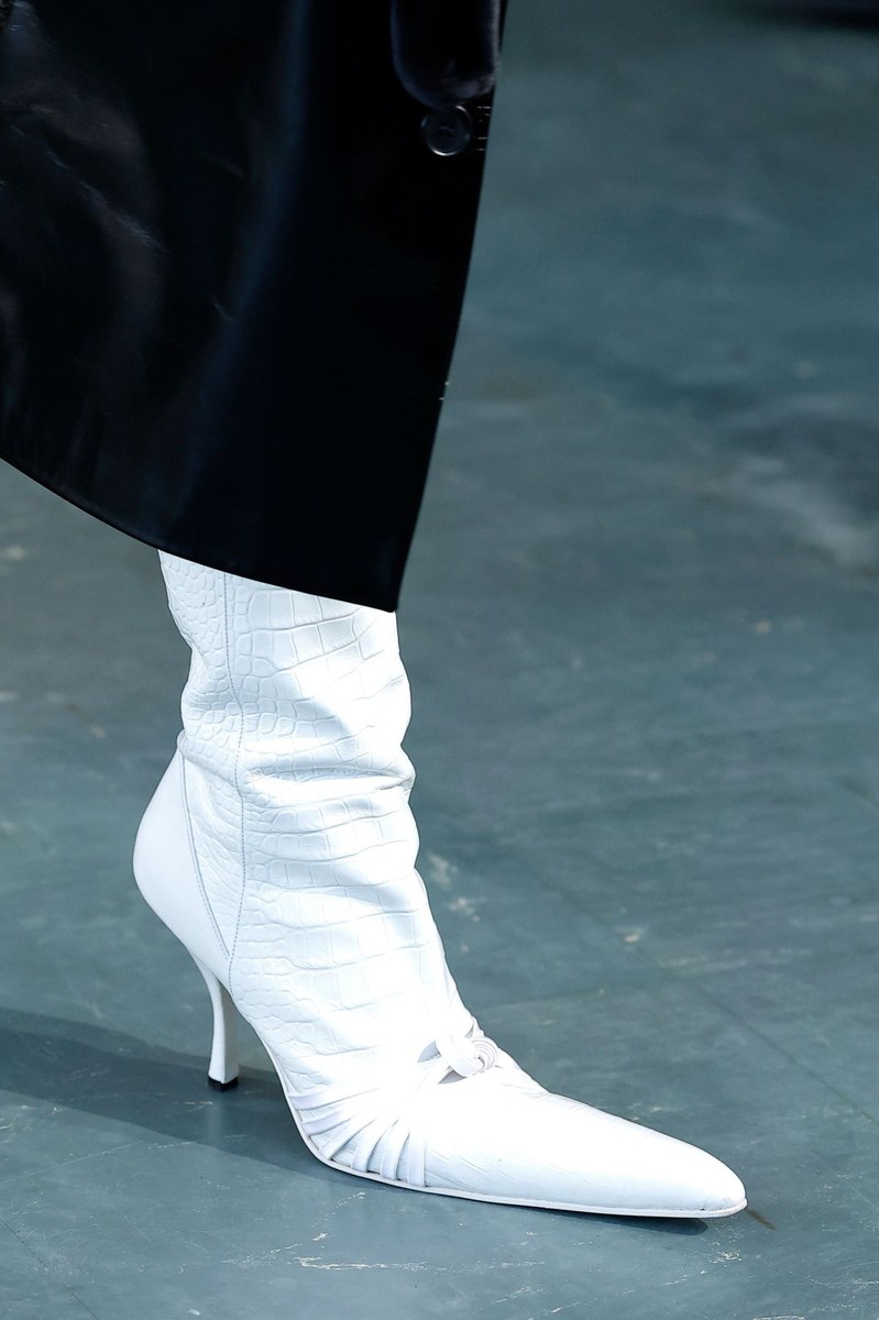 Shoe 32