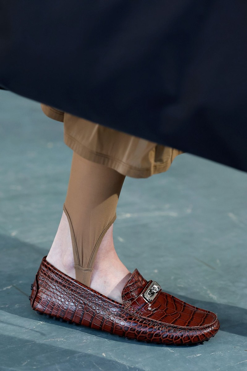 Shoe 33