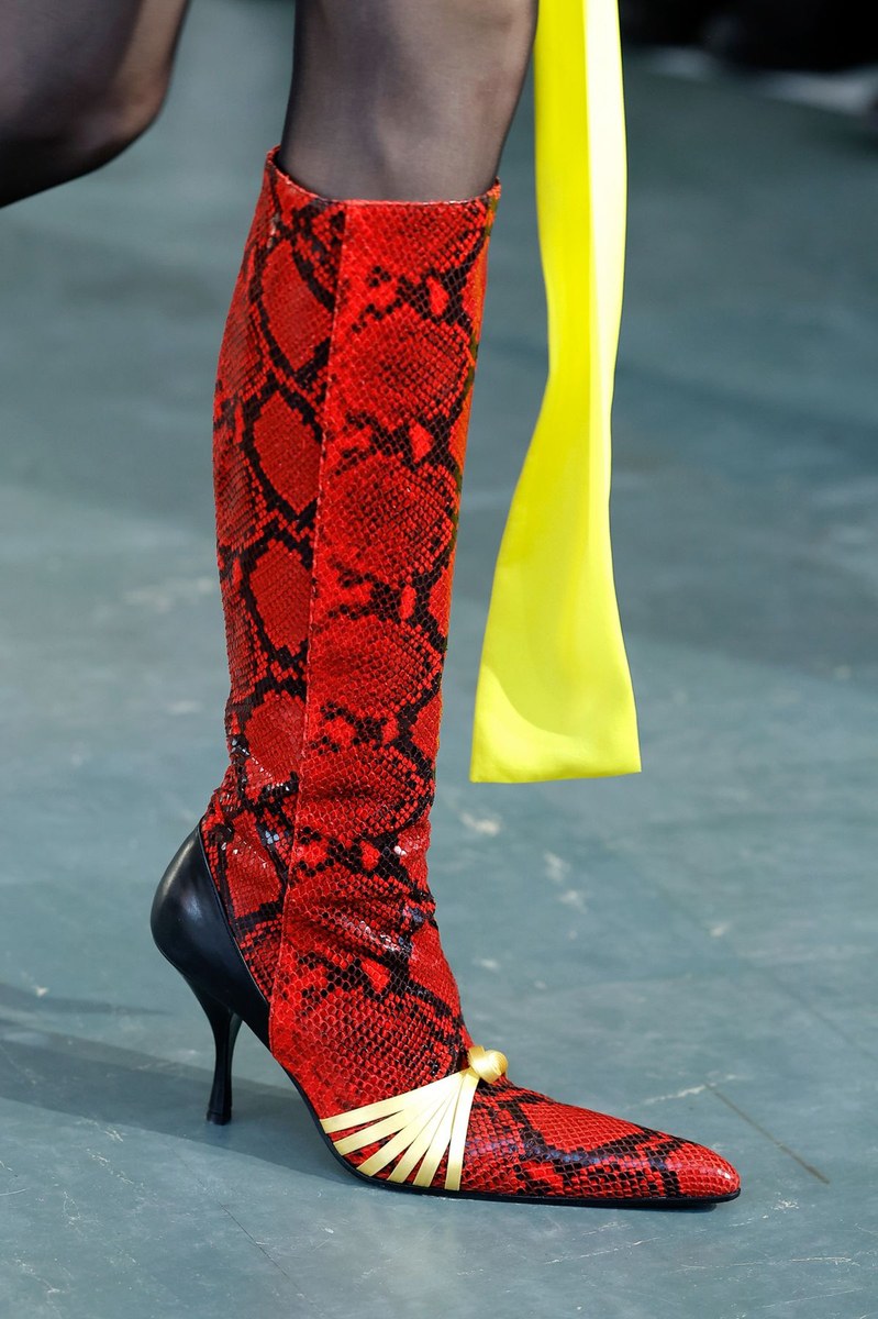 Shoe 38