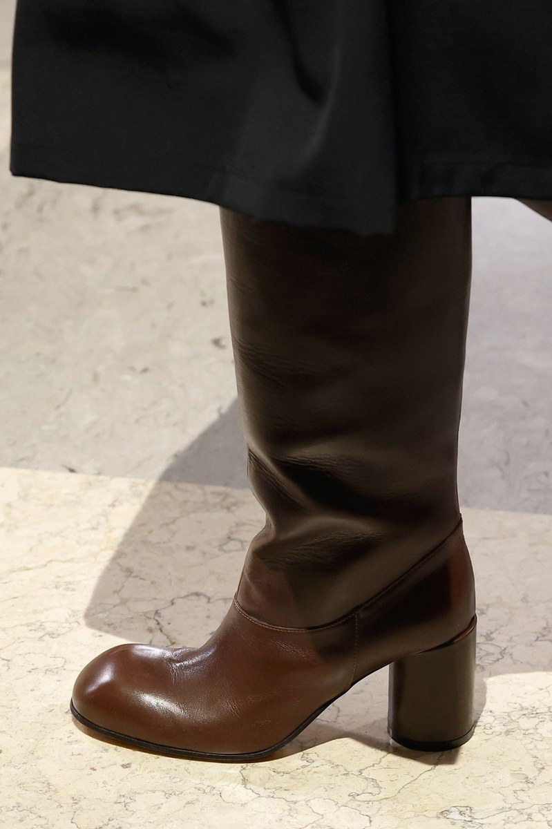 Shoe 10