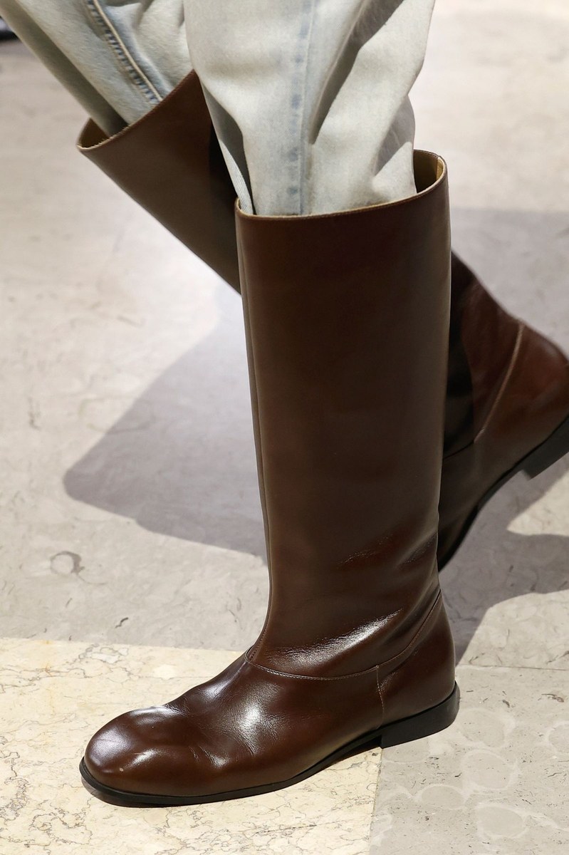 Shoe 11