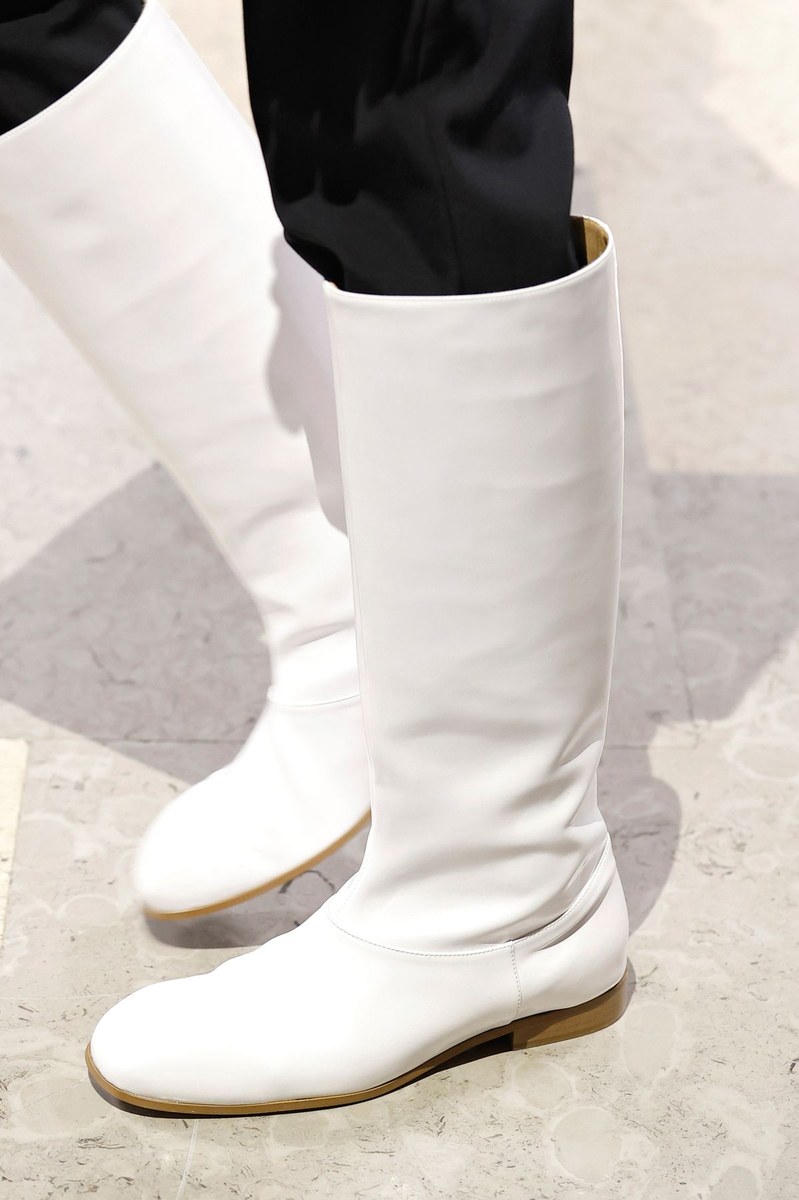 Shoe 16