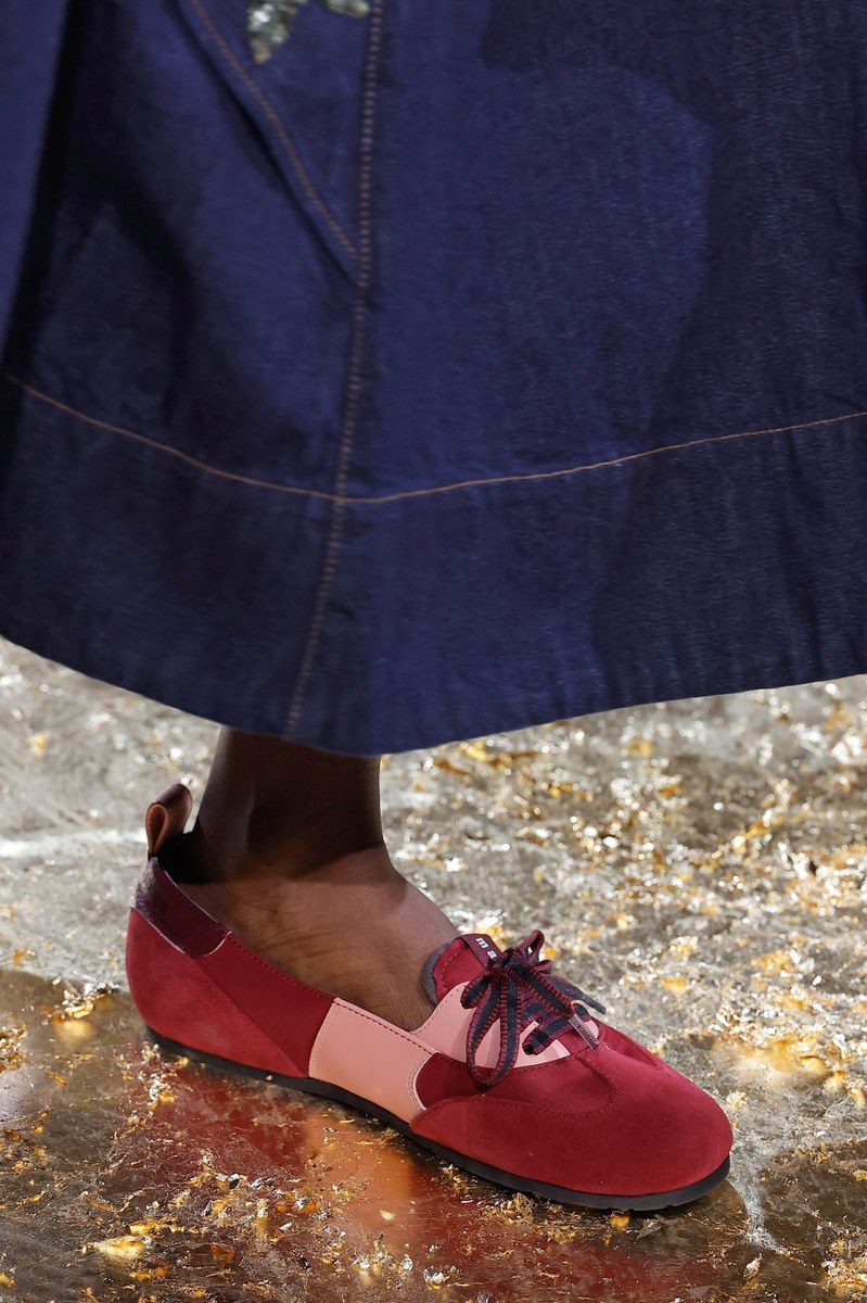 Shoe 10
