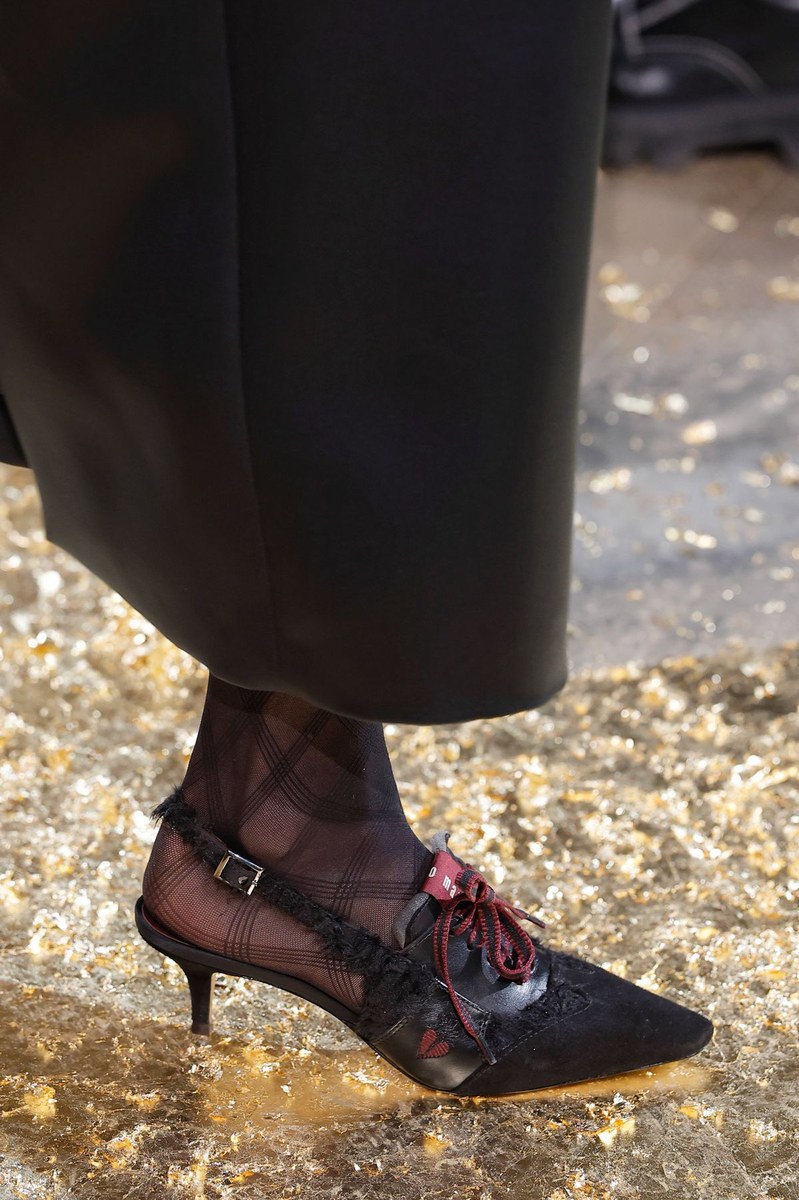 Shoe 16