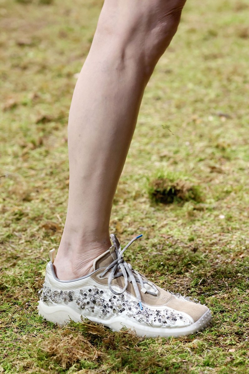 Shoe 26