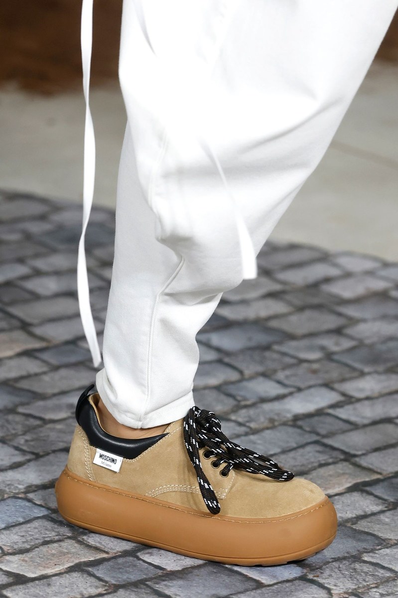 Shoe 27