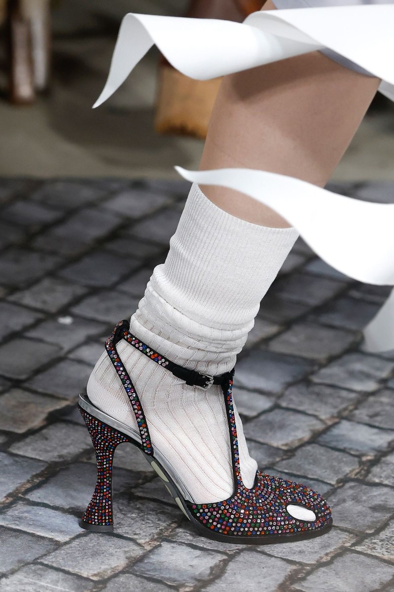 Shoe 32