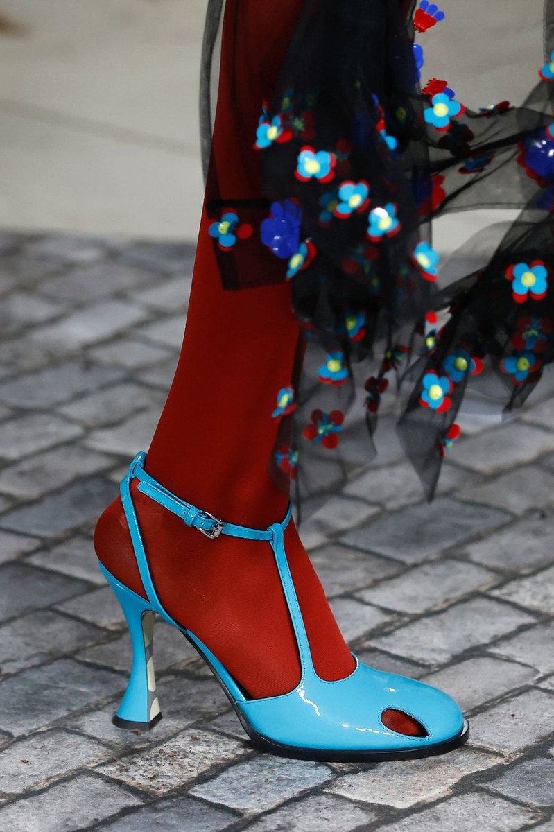 Shoe 33