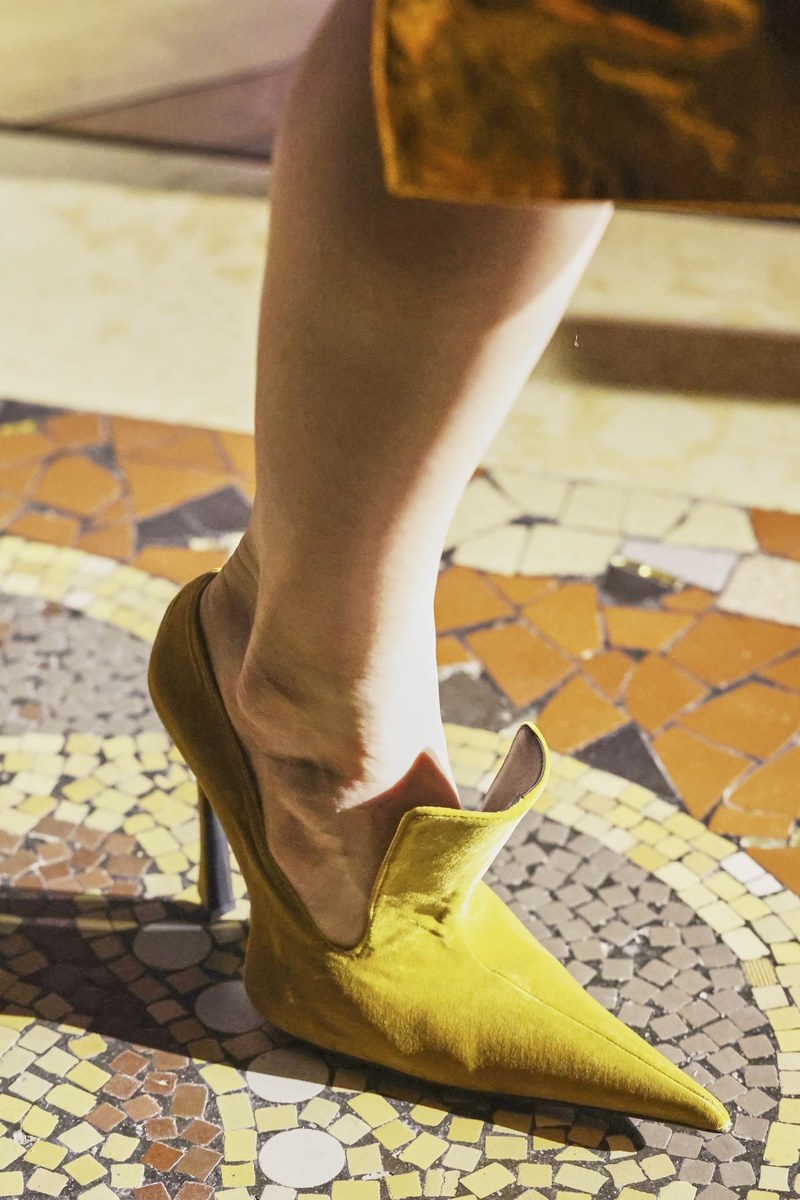 Shoe 14
