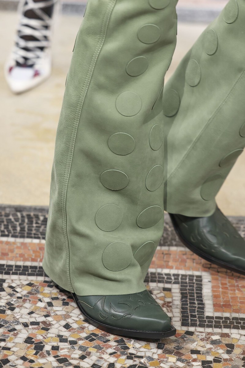 Shoe 13