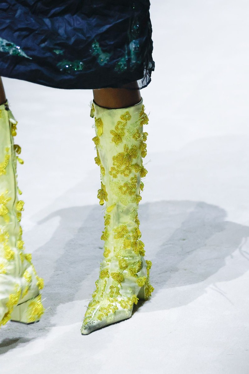 Shoe 16