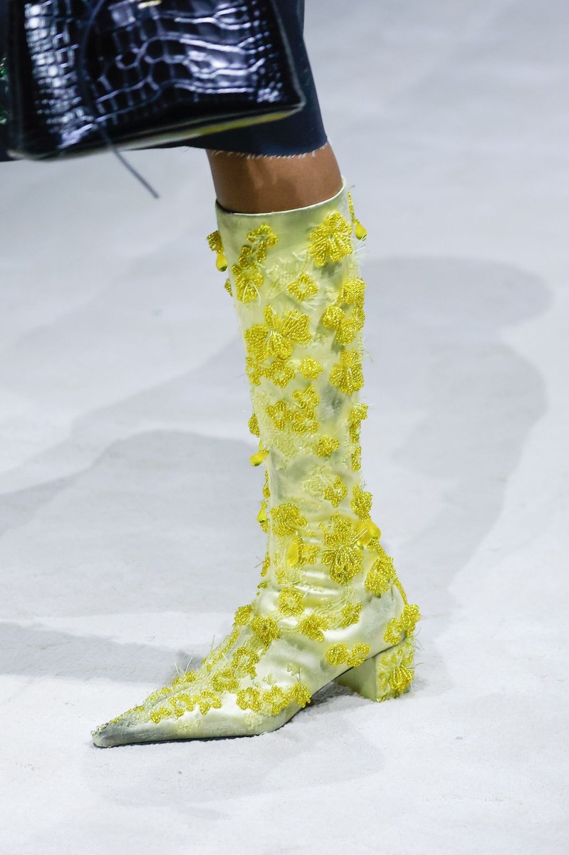 Shoe 26