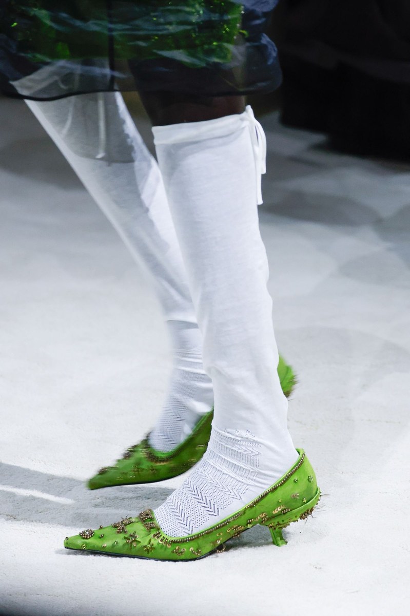 Shoe 28