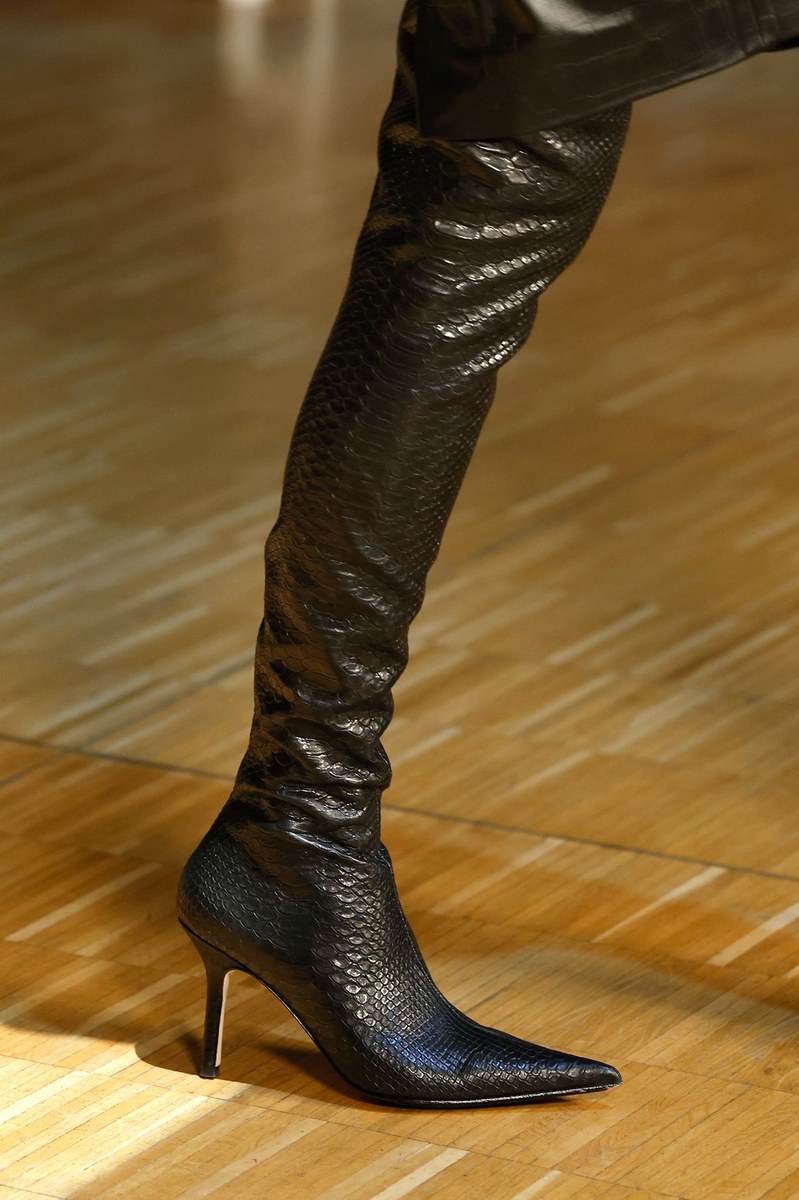 Shoe 10