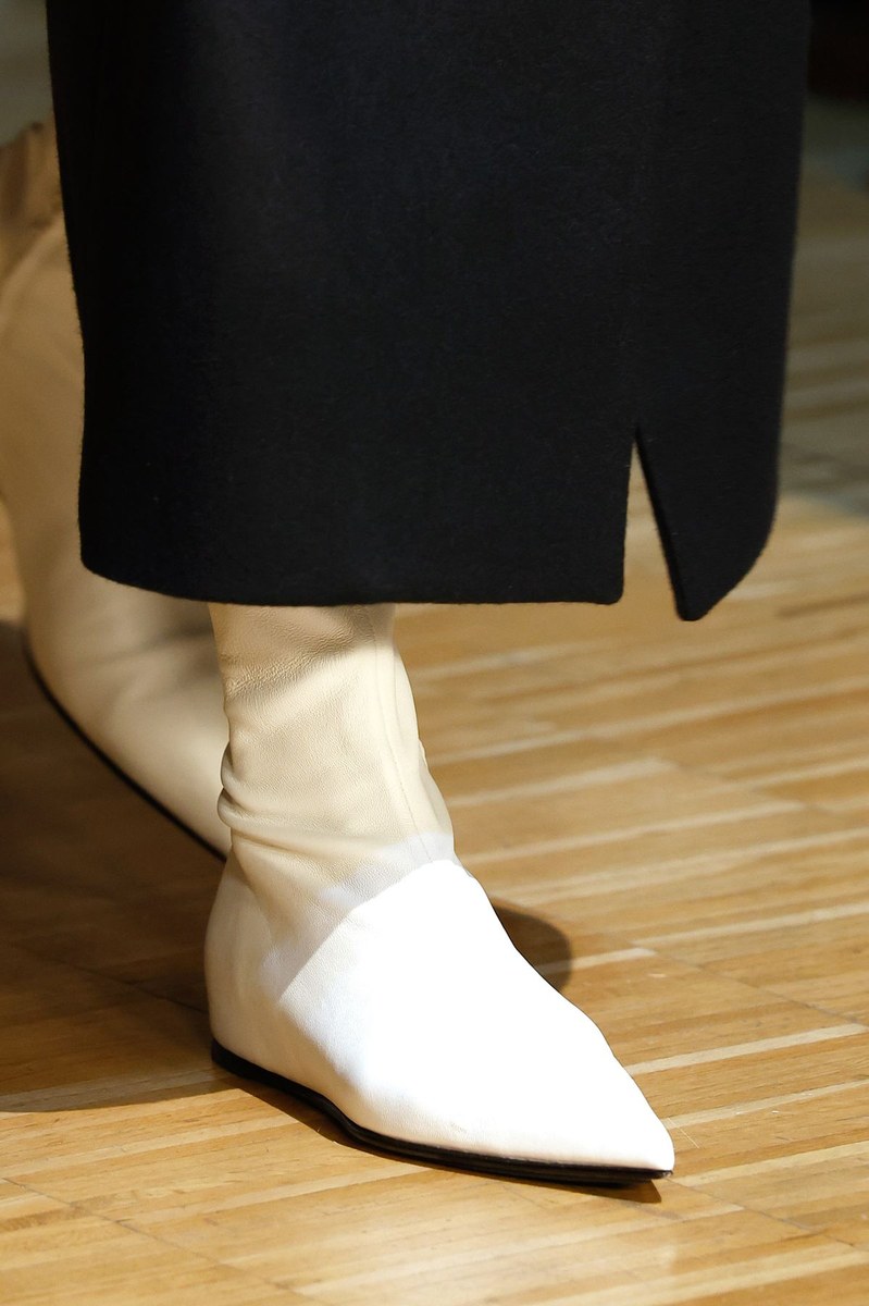 Shoe 12