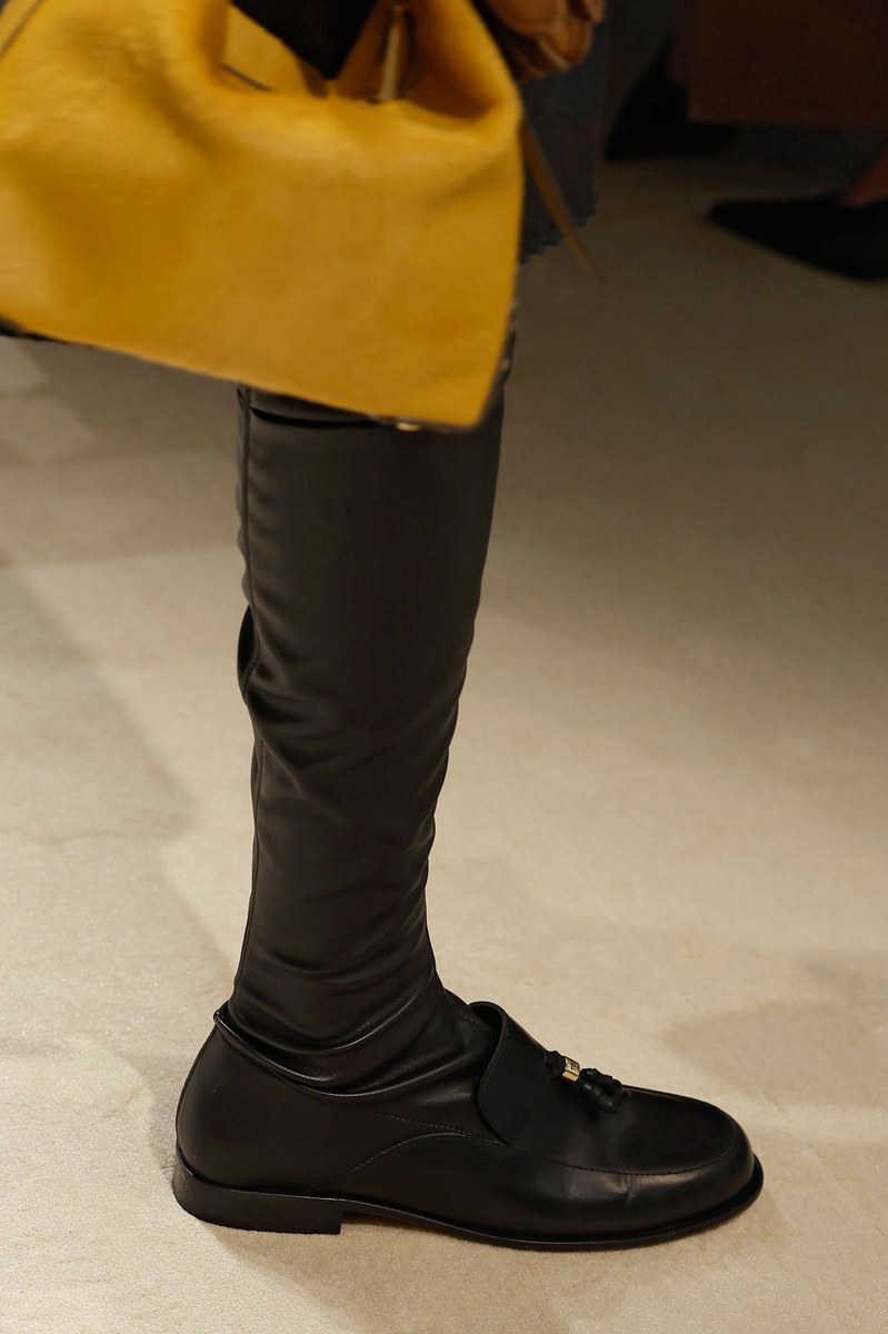 Shoe 10