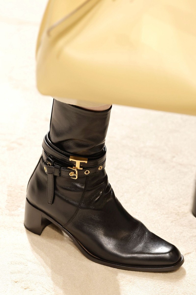 Shoe 19