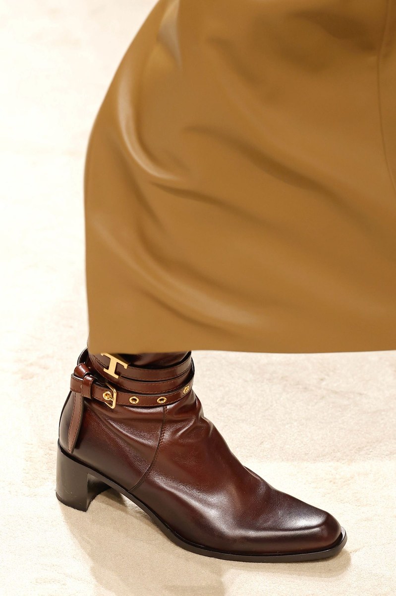 Shoe 20
