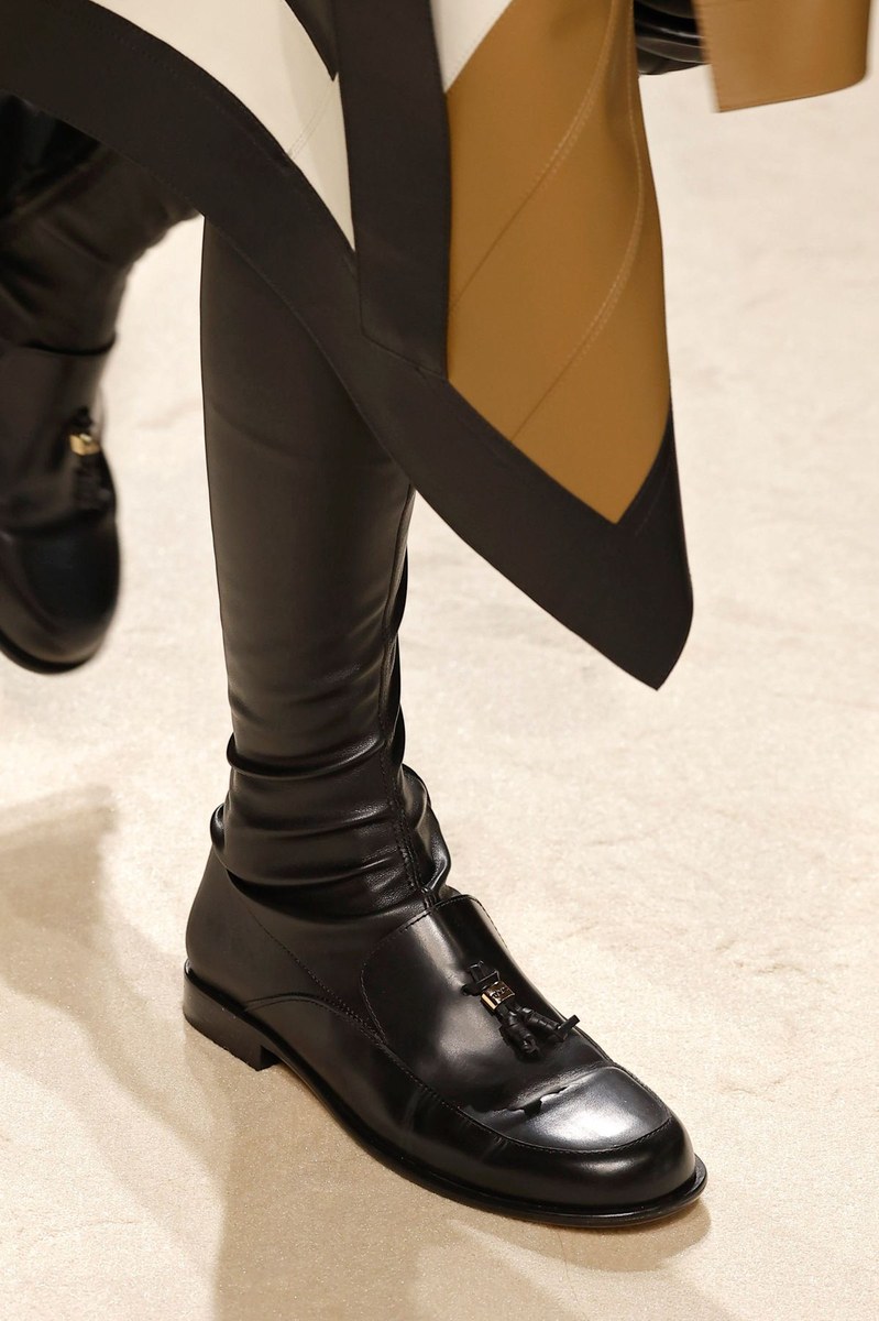 Shoe 27