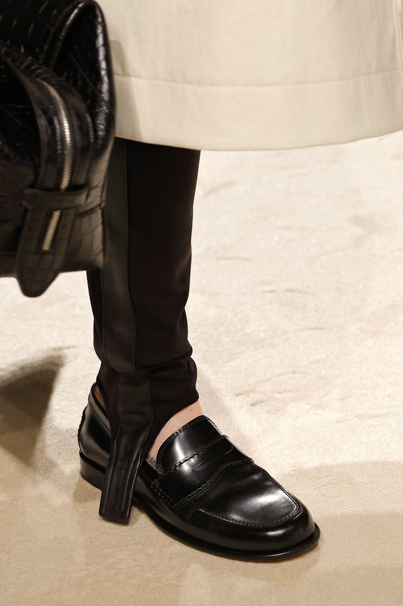 Shoe 31