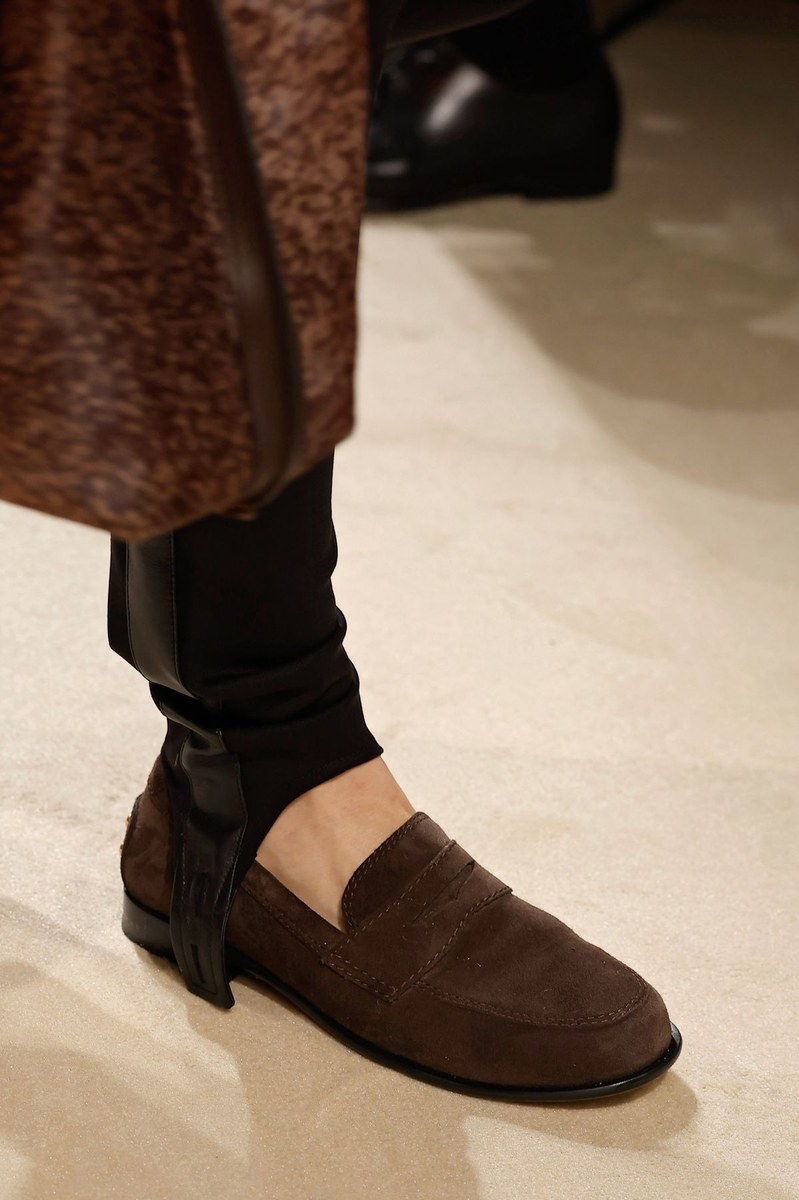Shoe 32
