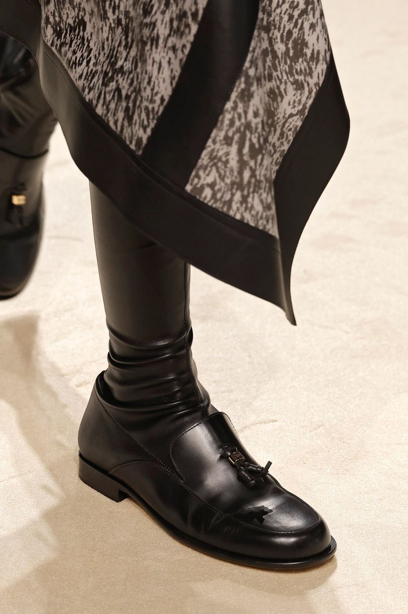 Shoe 33