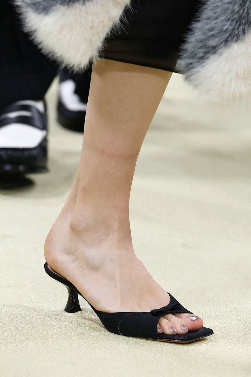 Shoe 11