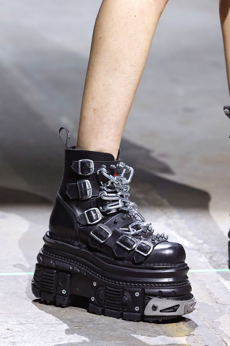 Shoe 11