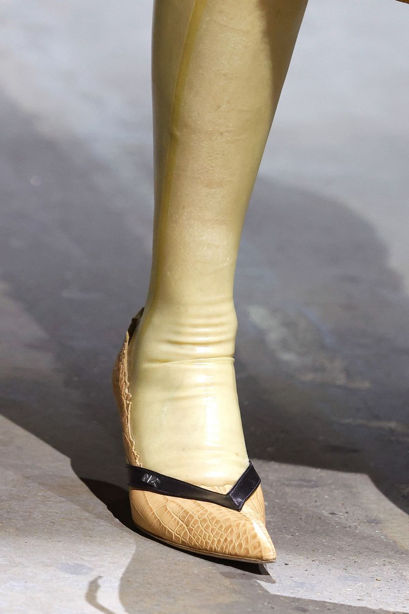 Shoe 14