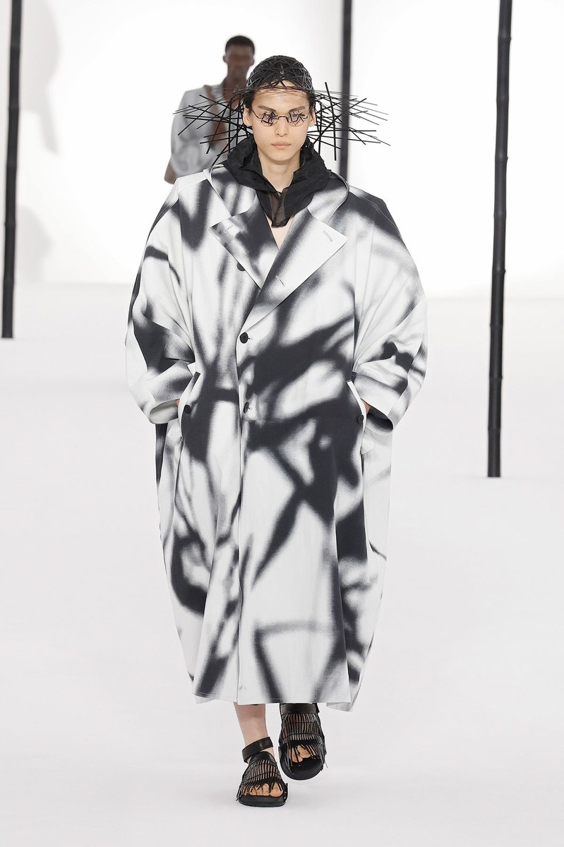 Issey Miyake SS27 Men Looks Report