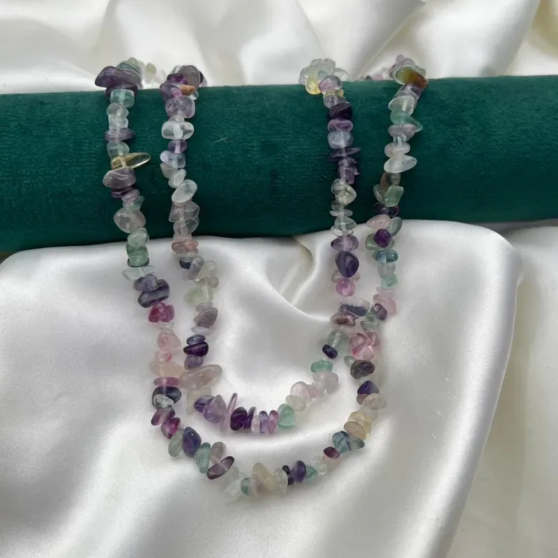 Multi pierres chips (,turquoise, oeil de tigre, jasper, fluorite, howalite, sodalite, rhodonite, unakite, coquillage, sun stone, copie corail )