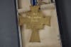 Original German WWII Motherâ€™s Cross in Gold With Case by Deumer - Image 3 of 0
