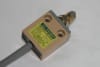 Moujen M4-4312-2L Panel Mount Cross Roller Plunger Limit Switch - Image 2 of 0