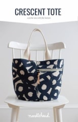 Small tote bag that goes over your shoulder can me made with this pattern