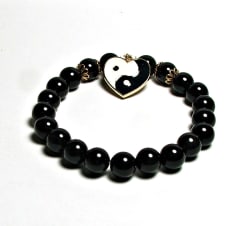 SB-113-STONE 8mm ROUND BEAD BRACELET IN BLACK &  WHITE  YIN  YANG DESIGN-7 1/2"